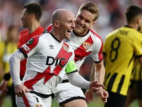 Thắng đậm AEK Athens, Rayo Vallecano chạm tay vào bán kết