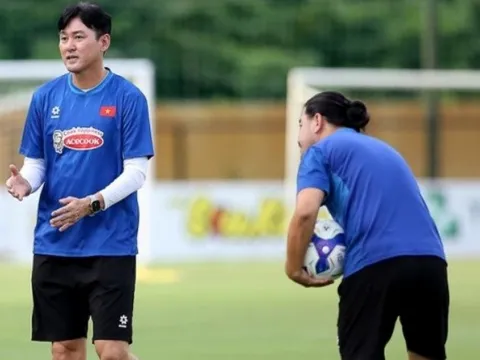 CĐV Thái Lan tranh cãi về năng lực của HLV Lee Jung Soo