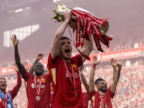 Andy Robertson rời Liverpool sau hành trình vĩ đại từ Hull City