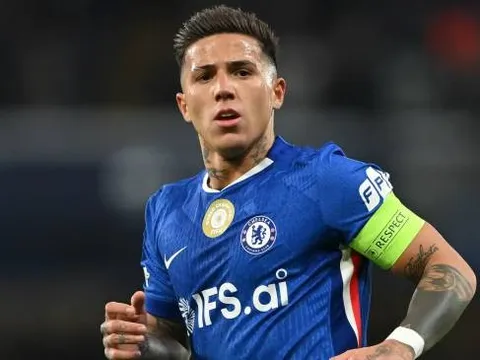 Xuống nước xin lỗi, Enzo vẫn bị Chelsea cấm đá trận Man City