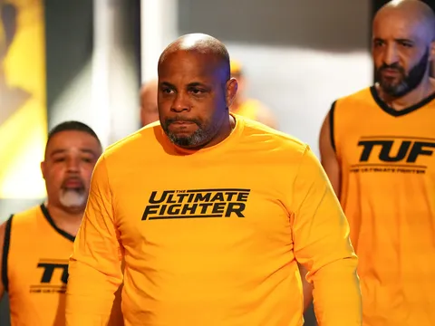 Huyền thoại tái xuất: Daniel Cormier và Michael Bisping đối đầu trên ghế nóng The Ultimate Fighter 34