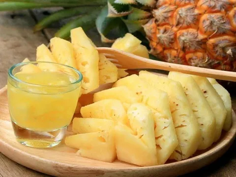 Mẹo ăn dứa không bị rát lưỡi