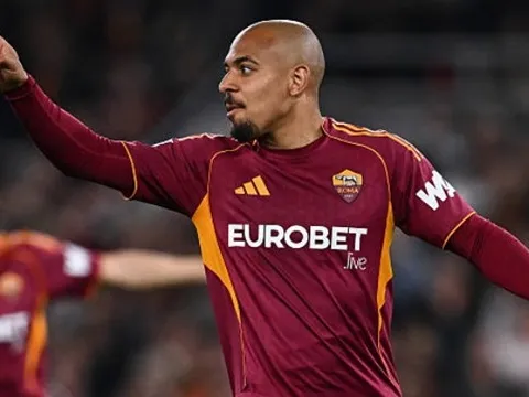 Malen lập hat-trick giúp Roma nhấn chìm Pisa