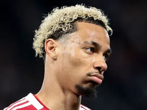 Arne Slot mạnh tay thay đổi tuyến giữa Liverpool sau trận thua PSG