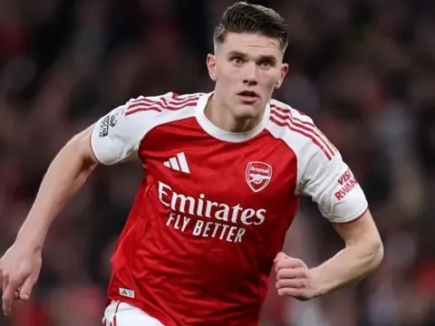 Lescott tin Arsenal nên mua Joao Pedro thay vì Gyokeres