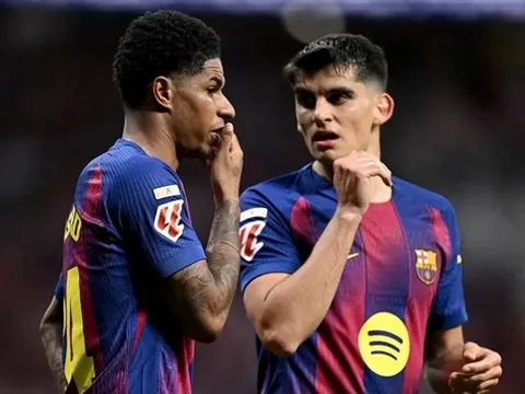 Neville bóc trần chiêu trò ép giá Rashford của Barcelona