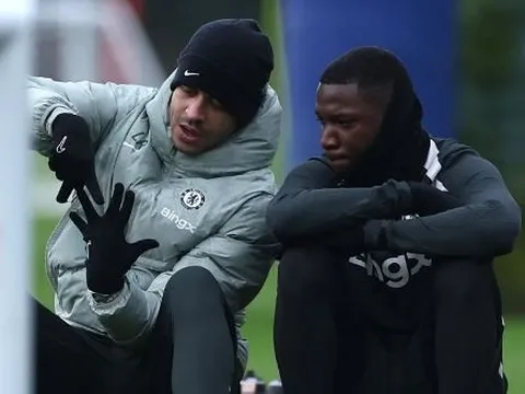 HLV Chelsea gọi Caicedo là tiền vệ trụ hay nhất thế giới
