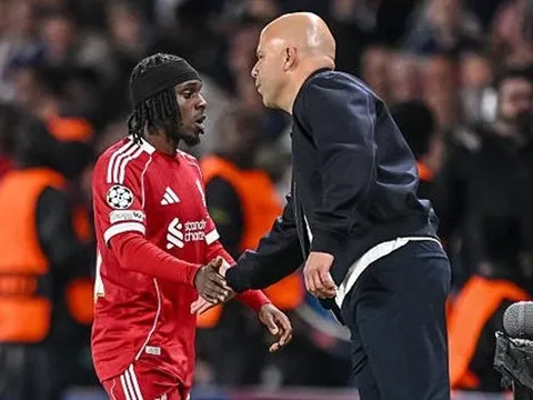 Arne Slot lấy gì để cứu vãn hy vọng Top 5 cho Liverpool?