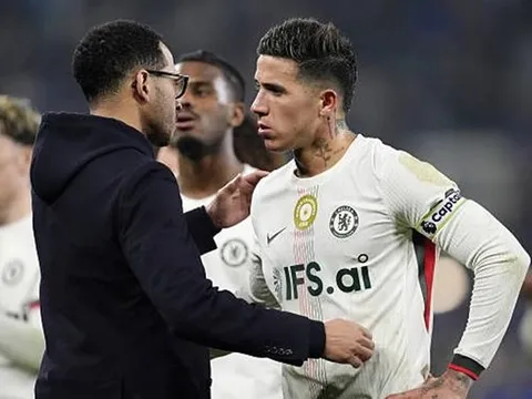 Bài toán thiếu Enzo Fernandez thử thách bản lĩnh Liam Rosenior