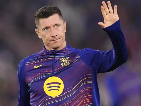 Sự thật ngã ngửa vụ Barca giữ chân Lewandowski