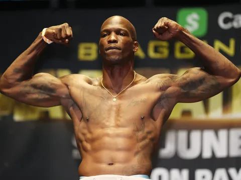 Ngôi sao bóng bầu dục Chad Ochocinco công khai thách đấu Israel Adesanya: 'Đến Miami đi!'