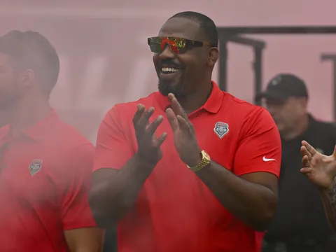 Jon Jones và lời tuyên bố giải nghệ cuối cùng: 'Đôi găng của tôi đã được treo lên'