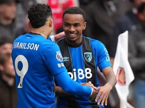 Junior Kroupi là món hời khiến cả PSG và Ngoại hạng Anh phát sốt