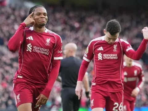 Ngumoha - Salah tỏa sáng, Liverpool áp sát vị trí thứ 4 của Aston Villa