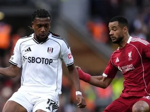 CĐV Liverpool nổi giận với pha bỏ lỡ khó tin của Cody Gakpo