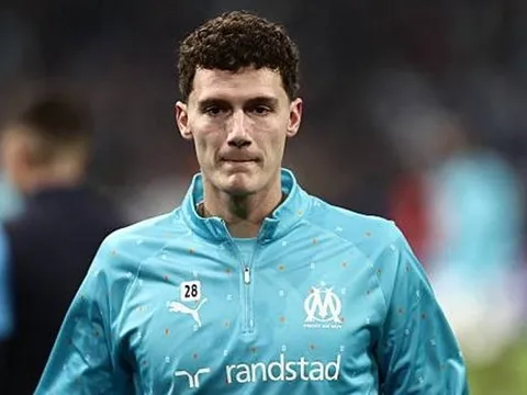 Man Utd đại chiến hai đội bóng Ả Rập vụ Pavard