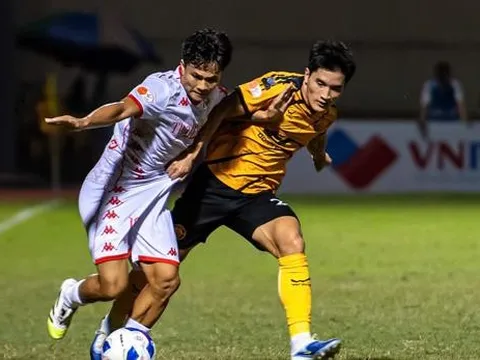 Nguyễn Ngọc Mỹ nén đau ra sân vì Thanh Hóa