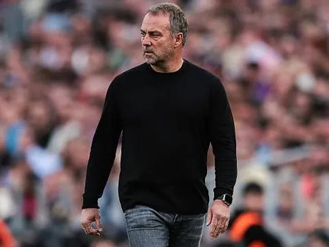 HLV Hansi Flick cảnh báo Barca không được phép chủ quan