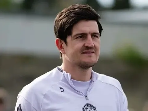 Maguire không phải giảm lương để trụ lại MU