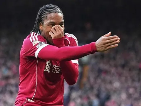 Rio Ngumoha tỏa sáng giúp Arne Slot mơ về màn ngược dòng trước PSG