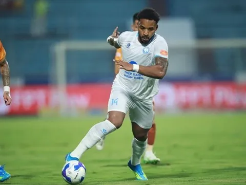 VAR từ chối phạt đền khiến Nguyễn Xuân Son bức xúc trên mạng xã hội