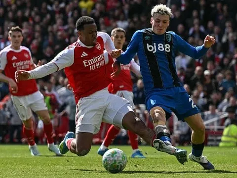 Hargreaves khẳng định chỉ 2 cầu thủ Arsenal chơi đúng sức