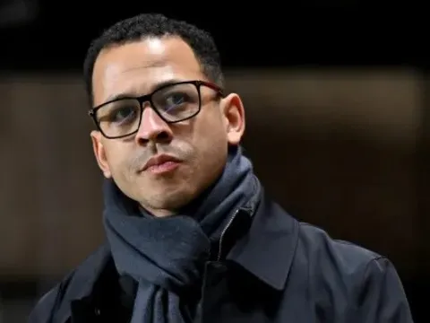 Shearer dự đoán Chelsea gục ngã trước Man City