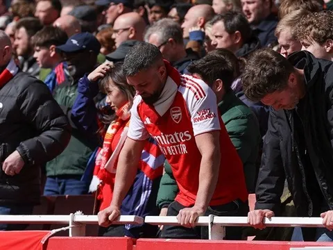 Hố sâu ngăn cách tại Emirates