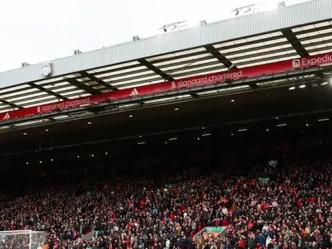Lý do khán đài The Kop trống trơn cờ quạt ở trận gặp Fulham