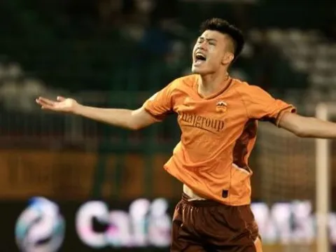 "Ngọn tháp" 1m95 Đinh Quang Kiệt khiến Nguyễn Xuân Son im tiếng