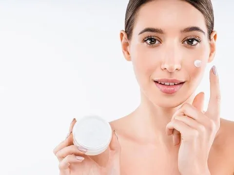 4 thói quen buổi tối giúp làn da cải thiện rõ rệt mà không cần skincare cầu kỳ