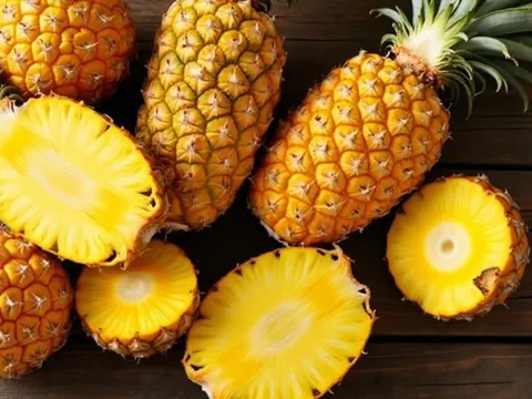 5 người không nên ăn quả dứa