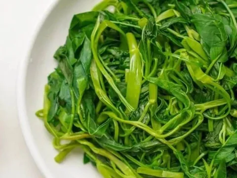 Cách luộc rau muống xanh giòn, không thâm đen cực đơn giản tại nhà