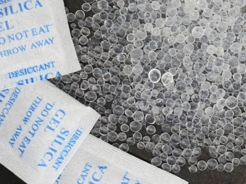 Đừng vứt gói hút ẩm: Công dụng bất ngờ giúp bạn tiết kiệm cả đống tiền