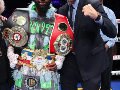 Eddie Hearn vẽ lại kịch bản Mayweather-Canelo cho đại chiến Zayas và Boots