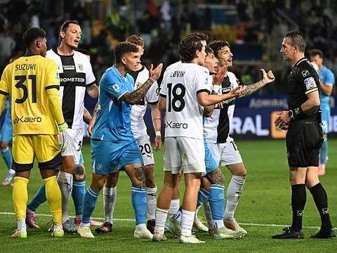 Thủng lưới sau 36 giây, McTominay giải cứu Napoli trước Parma