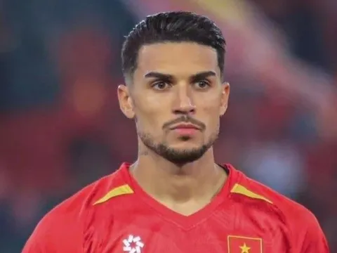 Sao nhập tịch Đỗ Hoàng Hên xăm quốc kỳ Việt Nam lên cánh tay