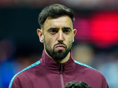 MU thăng hoa, Bruno Fernandes vẫn tiếc cho Amorim