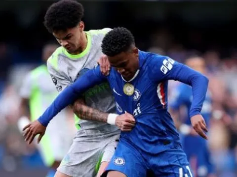 Sao trẻ O'Reilly làm khổ hàng thủ Chelsea