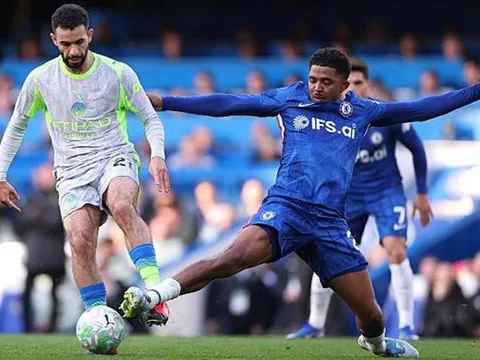 Vẻ hào nhoáng không cứu được hàng thủ mục nát của Chelsea