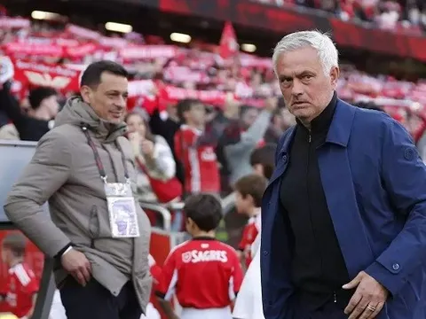 Mourinho chưa hài lòng dù Benfica thắng cách biệt Nacional
