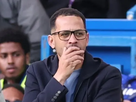 HLV Rosenior hé lộ kế hoạch cải tổ Chelsea sau trận thua Man City