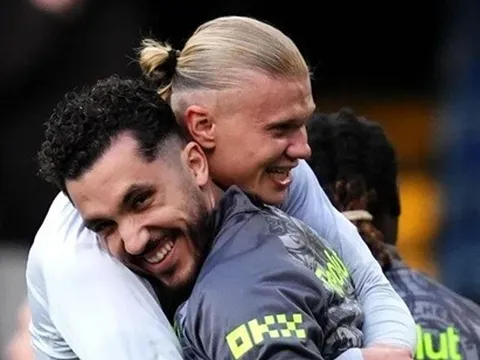 Pep Guardiola khẳng định Rayan Cherki là tài năng phi thường