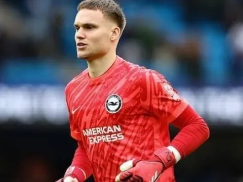 De Zerbi muốn tái ngộ Bart Verbruggen tại Tottenham