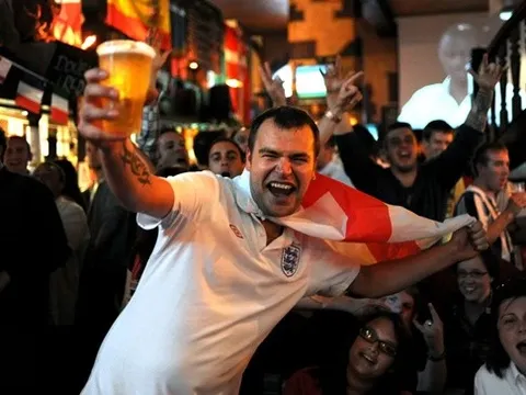 Quán bar tại Anh được mở cửa đến 2 giờ sáng dịp World Cup