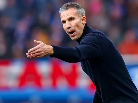 Ruud Gullit tiến cử Robin van Persie dẫn dắt Manchester United