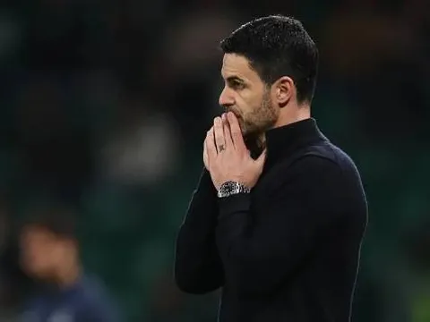 Bị chuyên gia soi biểu cảm, Arteta lộ nỗi lo mất việc