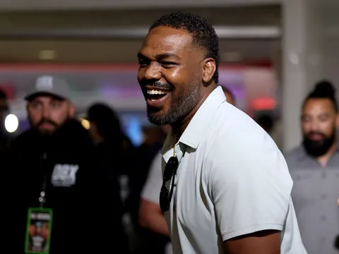 Jon Jones xoa dịu mâu thuẫn với UFC sau khi lỡ mất trận siêu đại chiến với Alex Pereira