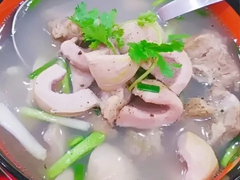 Loại quả mọc dại nhìn xấu xí nhưng là đặc sản nhiều người Việt thích ăn, giá từ 50.000 đồng/kg, tốt cho phụ nữ sau sinh