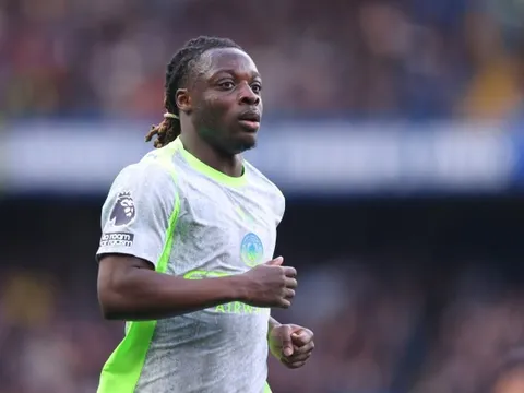 Đè bẹp Chelsea, Jeremy Doku thách thức Arsenal đua vô địch